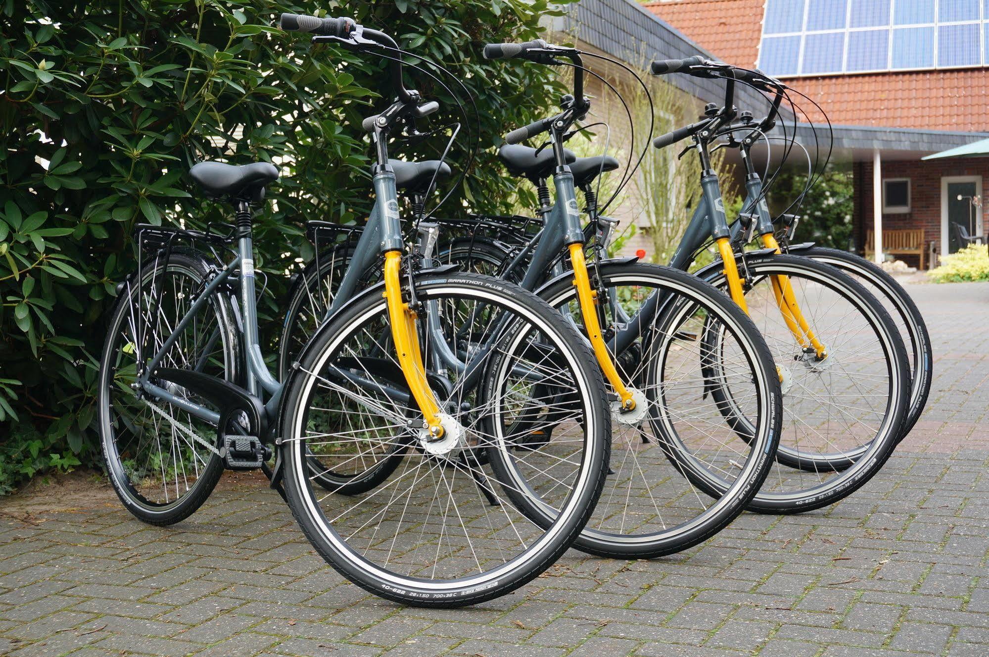 Hellmanns Hotel Bremers Bauerndiele Wiefelstede Bagian luar foto