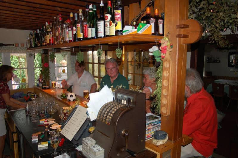 Hellmanns Hotel Bremers Bauerndiele Wiefelstede Bagian luar foto
